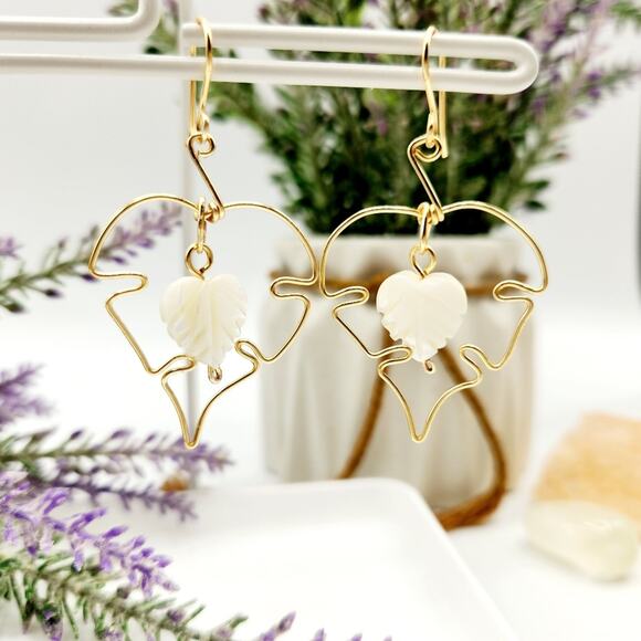 Handmade Gold Wire Leaf Shell Dangle Earrings / Minimalist Earrings / Boho Chic - Picture 13 of 13